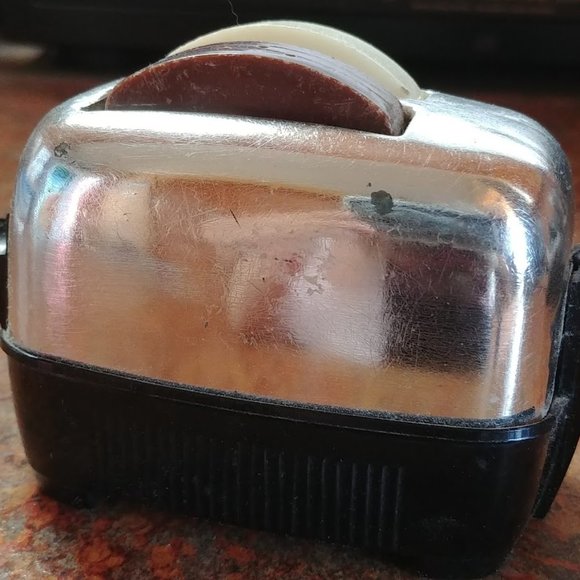 Vintage Salt and Pepper Toaster - Picture 8 of 8